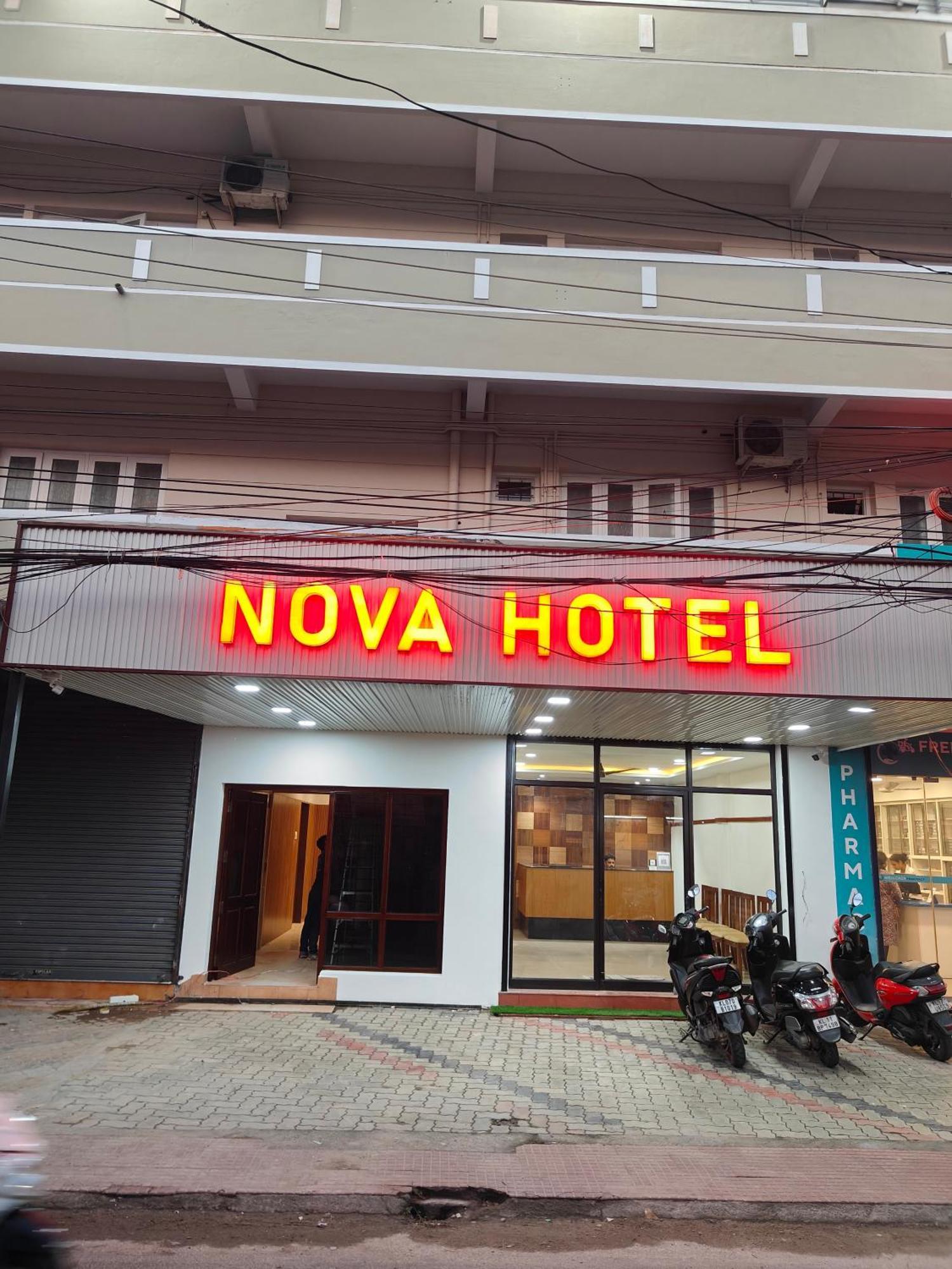 Hotel Nova Kochi Exteriör bild
